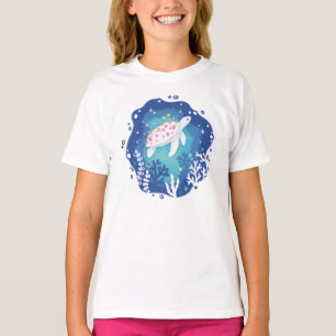 Schildkröte mit Korallen in Ocean Paper Art Illust T-Shirt