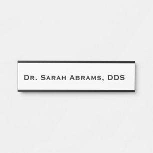 Schildschild mit weißem und schwarzem Zahnarzt Türschild