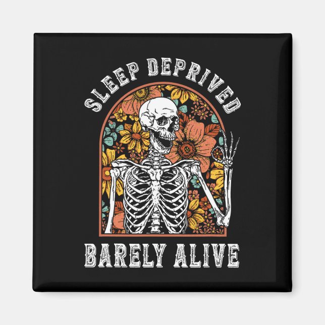 Schlaf Deprived Barely Alive Funny Skeleton Hallow Magnet (Vorne)