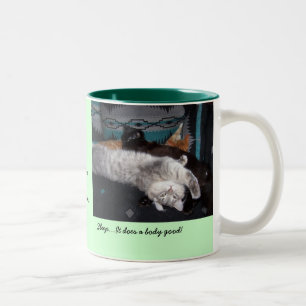 Schlaf….Er tut einen guten Körper! … Zweifarbige Tasse