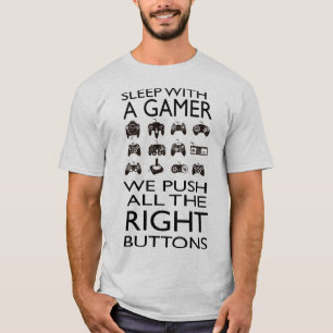 SCHLAF MIT EINEM GAMER!!! Der grundlegende T - T-Shirt