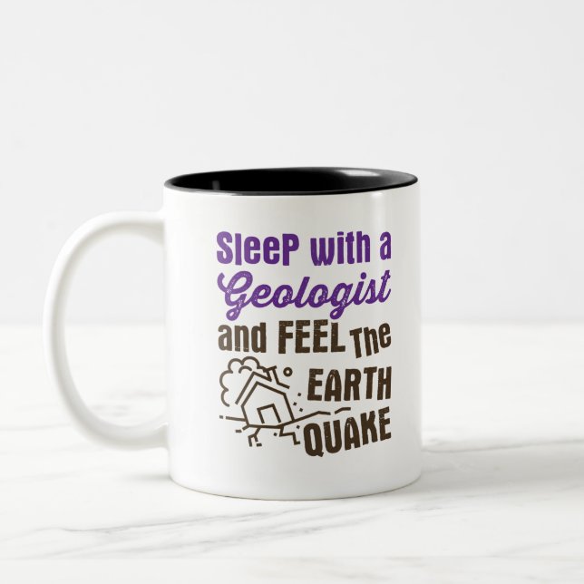 Schlaf mit einem Geologen und fühle das Erdbeben Zweifarbige Tasse (Links)