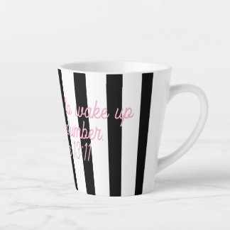 Schlaf-Tasse in rosa/schwarz/weiß. Milchtasse