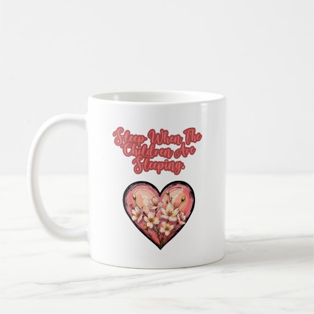 Schlaf, wenn Kinder schlafen, lustige Mutter Kaffeetasse (Links)