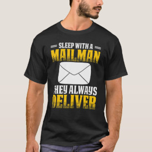 Schlafen mit einem Postboten für Postdienste T-Shirt