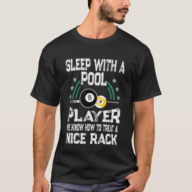 Schlafen Sie mit einem Poolspieler lustigen T-Shirt (Vorderseite)