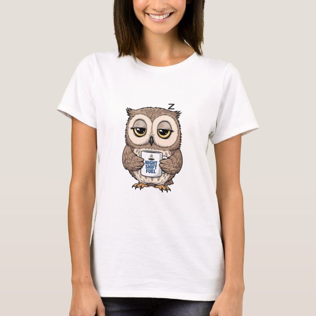 Schlafende Braune Eule mit Night Shift Fuel Kaffee T-Shirt (Vorderseite)