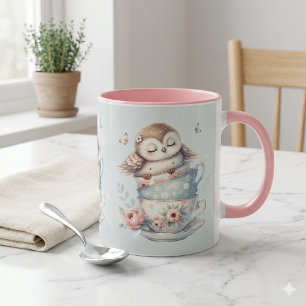 Schlafende Eule in gestapelten Blumen-Teetassen Tasse