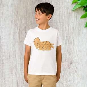 Schlafende Katze mit säugenden Kätzchen T-Shirt