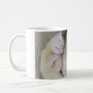 Schlafende Mama- und Babyfrettchen-Tasse Tasse