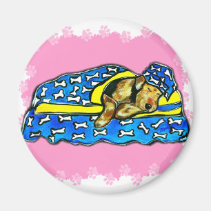 Schlafender rosa Airedale Magnet