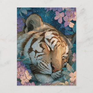 Schlafender Tiger im lila Blumen Garten Postkarte