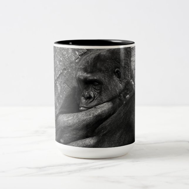 Schlafendes Gorilla-Primat Zweifarbige Tasse (Mittel)