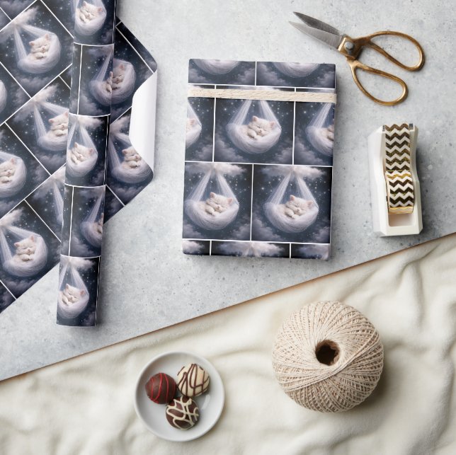 Schlafendes Kätzchen in einer Tüll-Hängematte Geschenkpapier (Kunsthandwerk)