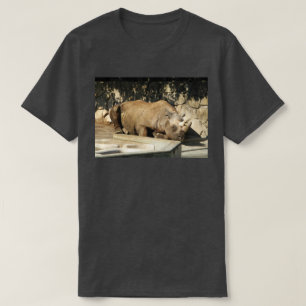 Schlafendes Nashorn T-Shirt