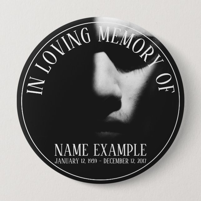 Schlafgesicht im Halbschatten Button (Vorderseite)