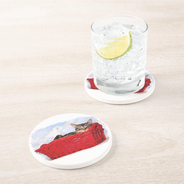 Schlafkätzchen im hellen roten Korb Getränkeuntersetzer (Seite)