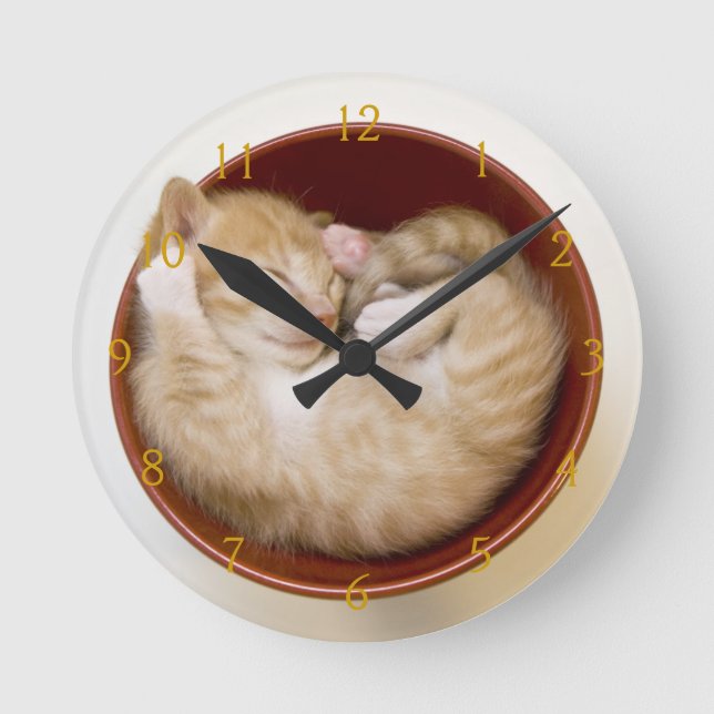Schlafkitten Runde Wanduhr (Vorderseite)