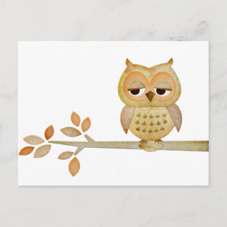 Schläfrige Eule im Baum Postkarte