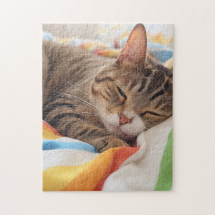 Schläfrige Katze auf farbigen Blättern Puzzle
