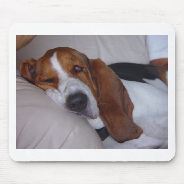 Schläfriges Basset Hound Mousepad (Vorne)