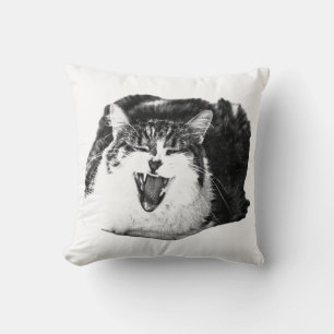 Schläfriges Lächeln, Plüschkatze Kissen