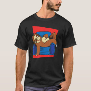 Schlafsessel auf einem Sofa mit Waldtier T-Shirt