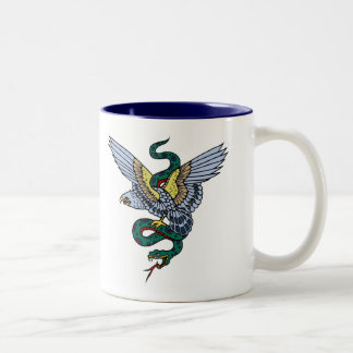 Schlange und Eagle Zweifarbige Tasse