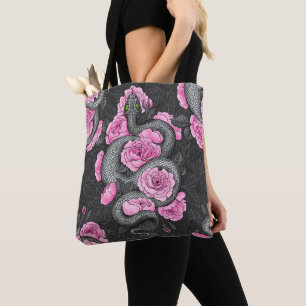 Schlangen und rosa Rosen