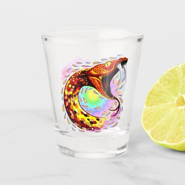 Schlangenangriff Psychedelische surreale Kunst Schnapsglas (Vorderseite)