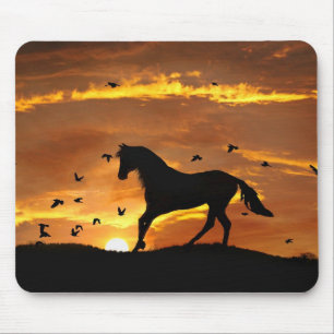Schlangenpferde und Vögel im Sonnenuntergang Mousepad