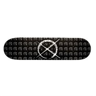 Schlanker Mann Skateboard