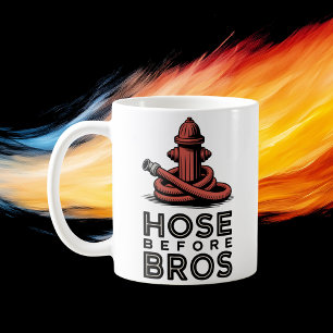 Schlauch vor Brüdern Feuerwehrhumor-Design Kaffeetasse