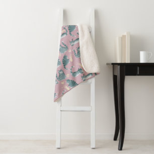 Schlechte graue Tabbattacke klopfen über Sherpadecke