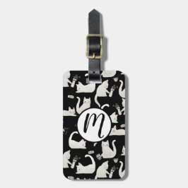 Schlechte Katzen klopfen vorbei, weiße Katzen auf Gepäckanhänger