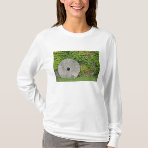 Schleifstein, Schloss Banfi in der Region Toskana, T-Shirt