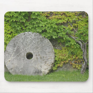 Schleifstein, Schloss Banfi in der Toskana, Mousepad