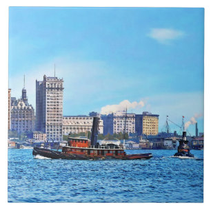 Schlepper in der Nähe der Skyline von New York Cit Fliese