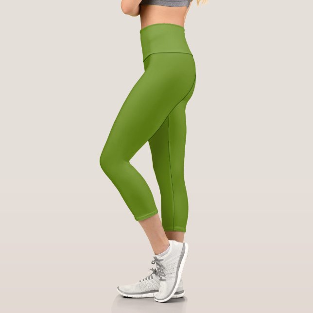 Schlicht Avocado Green Capri Leggings (Links)