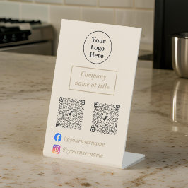 schlicht beige-minimalistisch sockelschild