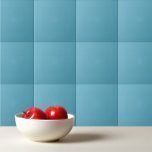 Schlicht helles, solides Farblicht Blaues Nebel Fliese<br><div class="desc">Schlichtes blaues Nebel-Design in solider Farbe.</div>
