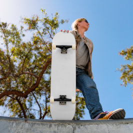 Schlicht und schlicht in der Farbe weiß klassisch Skateboard
