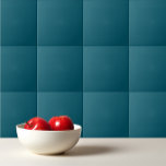 Schlichte aquamarine Pfau in fester Farbe Fliese<br><div class="desc">Solide Farbe schlicht aquamarine Pfauenkonstruktion.</div>