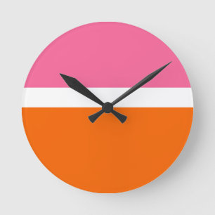 Schlichte Farbblockgestaltung in rosa, orange Runde Wanduhr