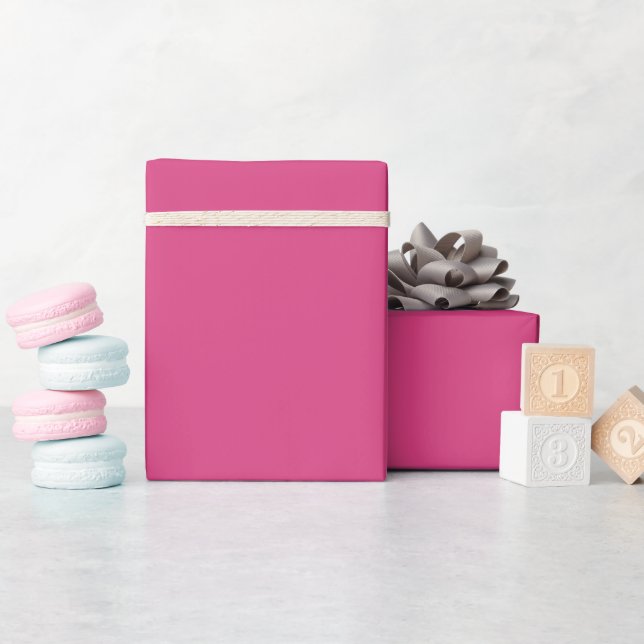 Schlichte Himbeere in fester Farbe, hell rosa Geschenkpapier (Babyparty)