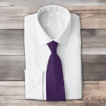 Schlichte, lila Acai-Beere in fester Farbe Krawatte<br><div class="desc">Solide Farbe schlicht dunkle lila Acai Bery Design.</div>