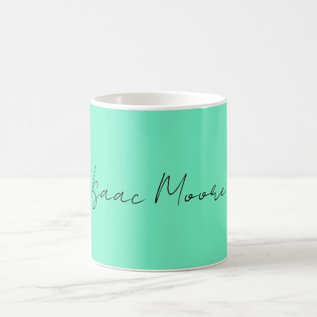 Schlichter Elegant Green Blue Script Calligrafy Na Kaffeetasse (Mittel)