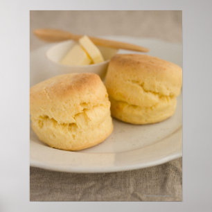 Schlichter Scone mit Butter auf Platte Poster
