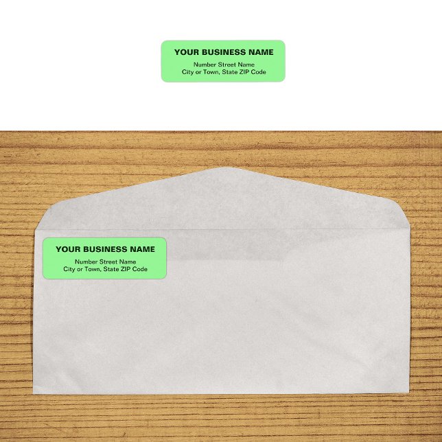 Schlichter Text, helle grüne Rücksendeadresse (Plain text light green business return address label on envelope)
