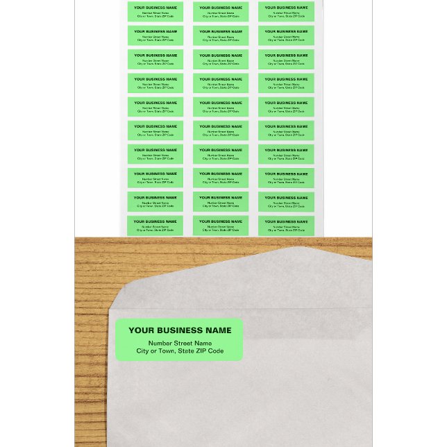 Schlichter Text, helle grüne Rücksendeadresse (Von Creator hochgeladen)